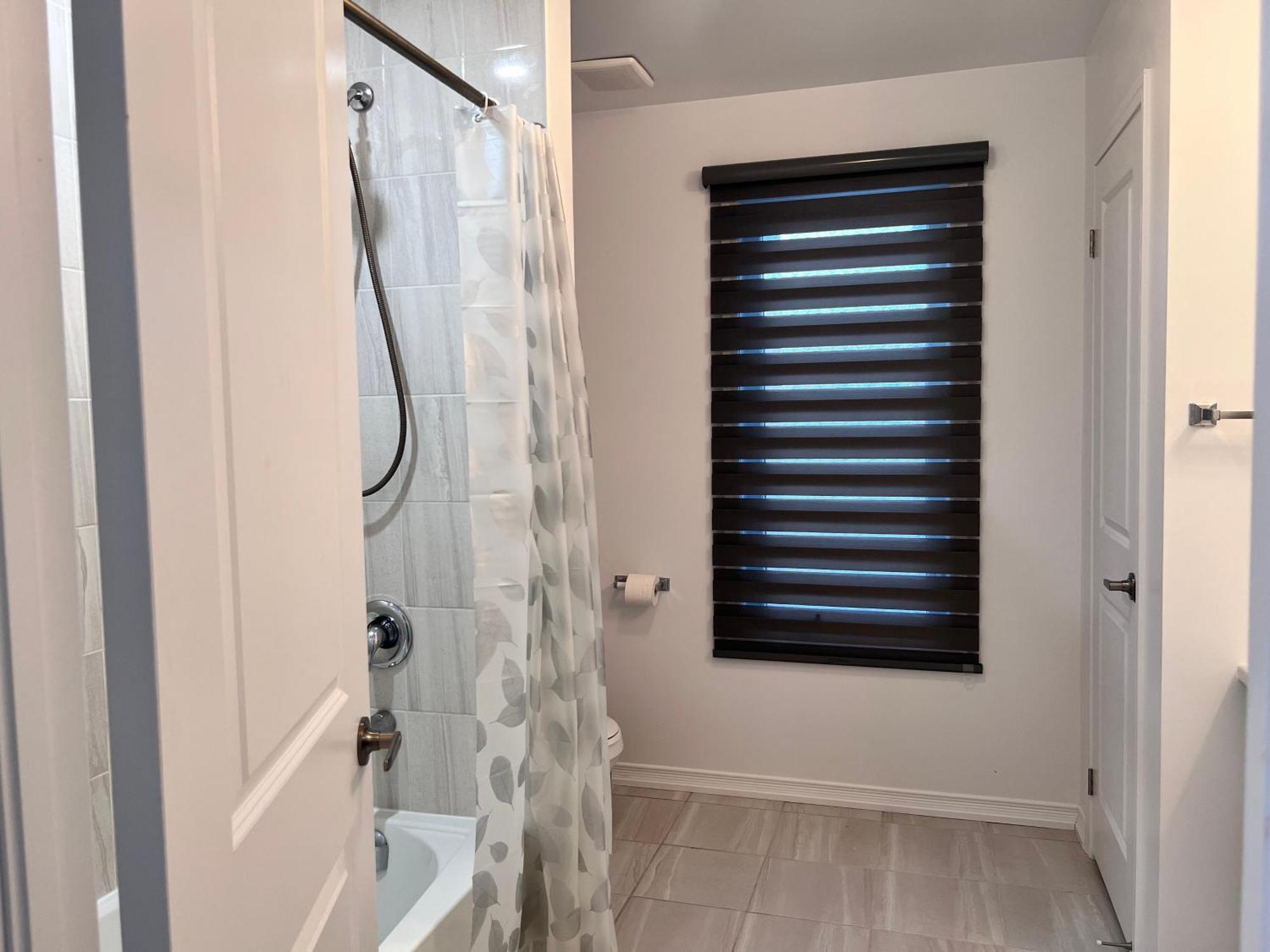 Spacious 4-Bedroom Home, Comfortably Sleeps 10 Barrie Exterior foto
