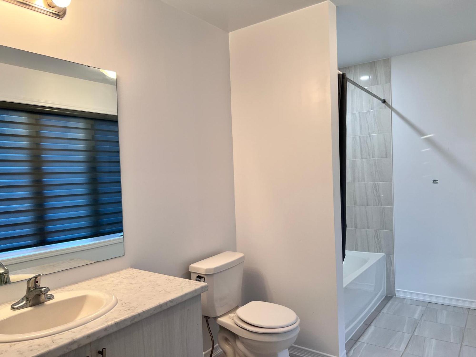 Spacious 4-Bedroom Home, Comfortably Sleeps 10 Barrie Exterior foto
