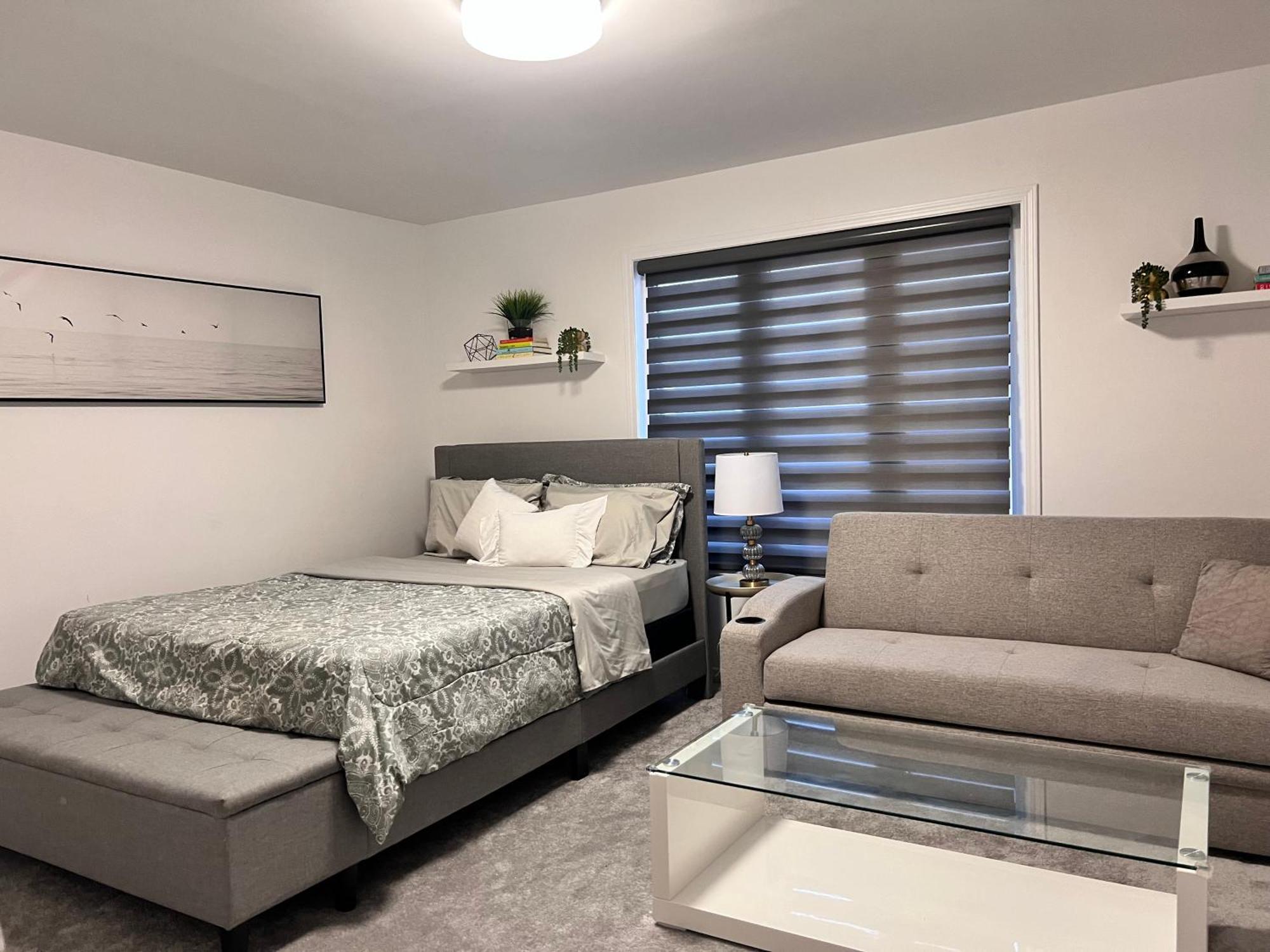 Spacious 4-Bedroom Home, Comfortably Sleeps 10 Barrie Exterior foto